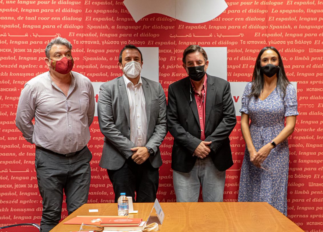 El alcalde presenta al director del Instituto Cervantes la candidatura de Cádiz como sede del X Congreso de la Lengua